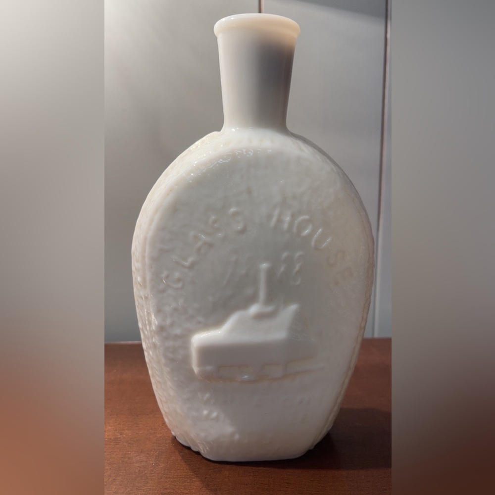 Wheaton - Benjamin Franklin MilkGlass - Glass House - 1888 Millville NJ - Picture 2 of 4